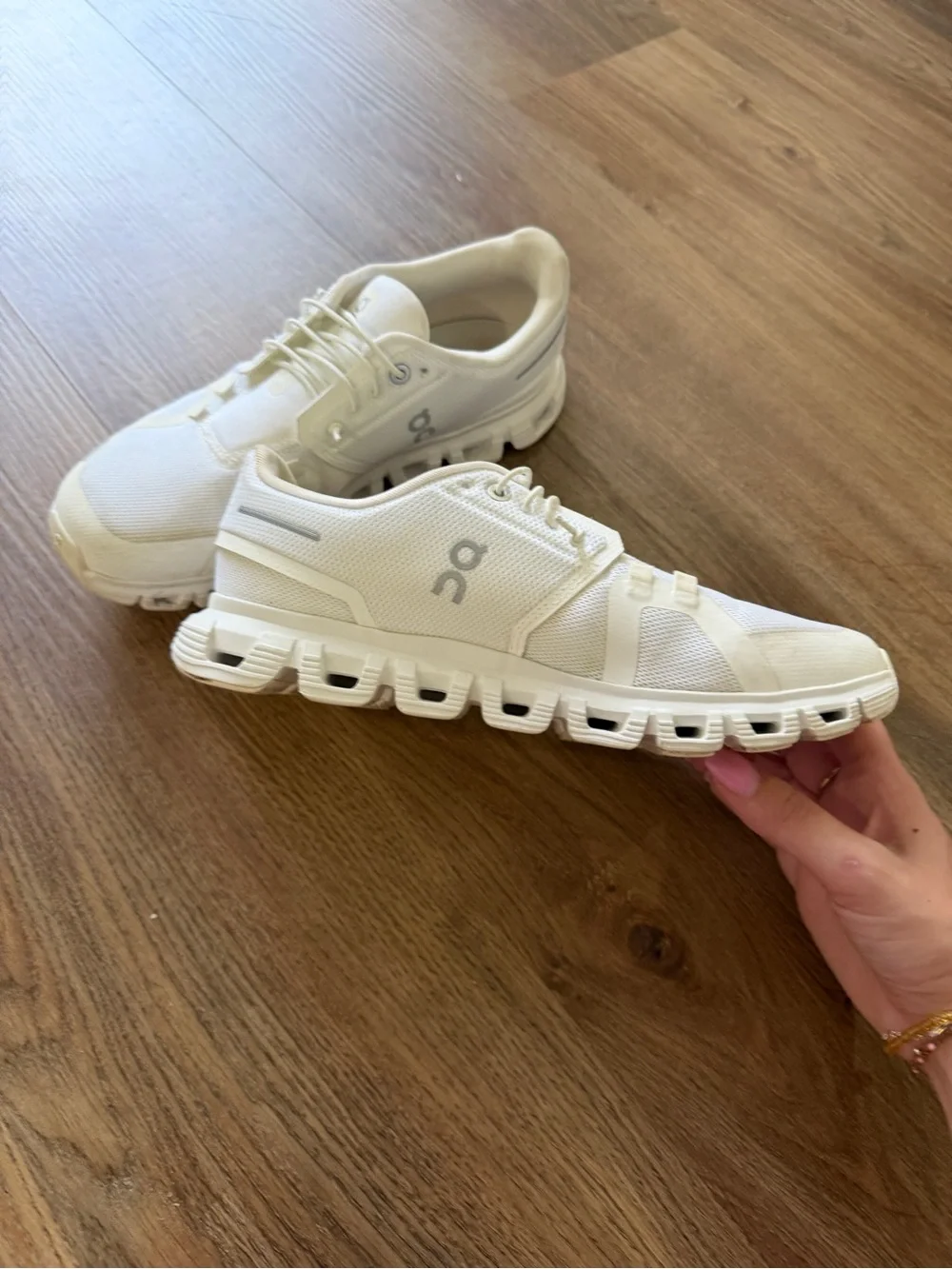 On Running Cloud woman's Running Shoes - White